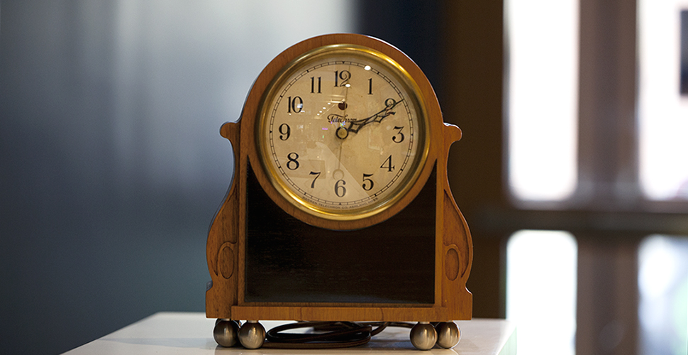 Replica Telechron Queen Anne 505 Clock