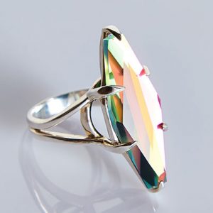 Idol Light - prismatic, interactive, color-changing jewelry 2
